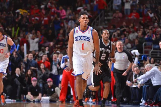 拉斯维加斯见！魔术&尼克斯率先晋级会师半决赛（魔术与尼克斯率先晋级，半决赛拉斯维加斯相会）