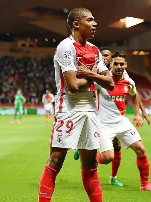 纳格尔斯曼谈征召萨内：他在欧冠和土超表现得很好（纳格尔斯曼解释召入萨内原因：他在欧冠与土超状态出色）