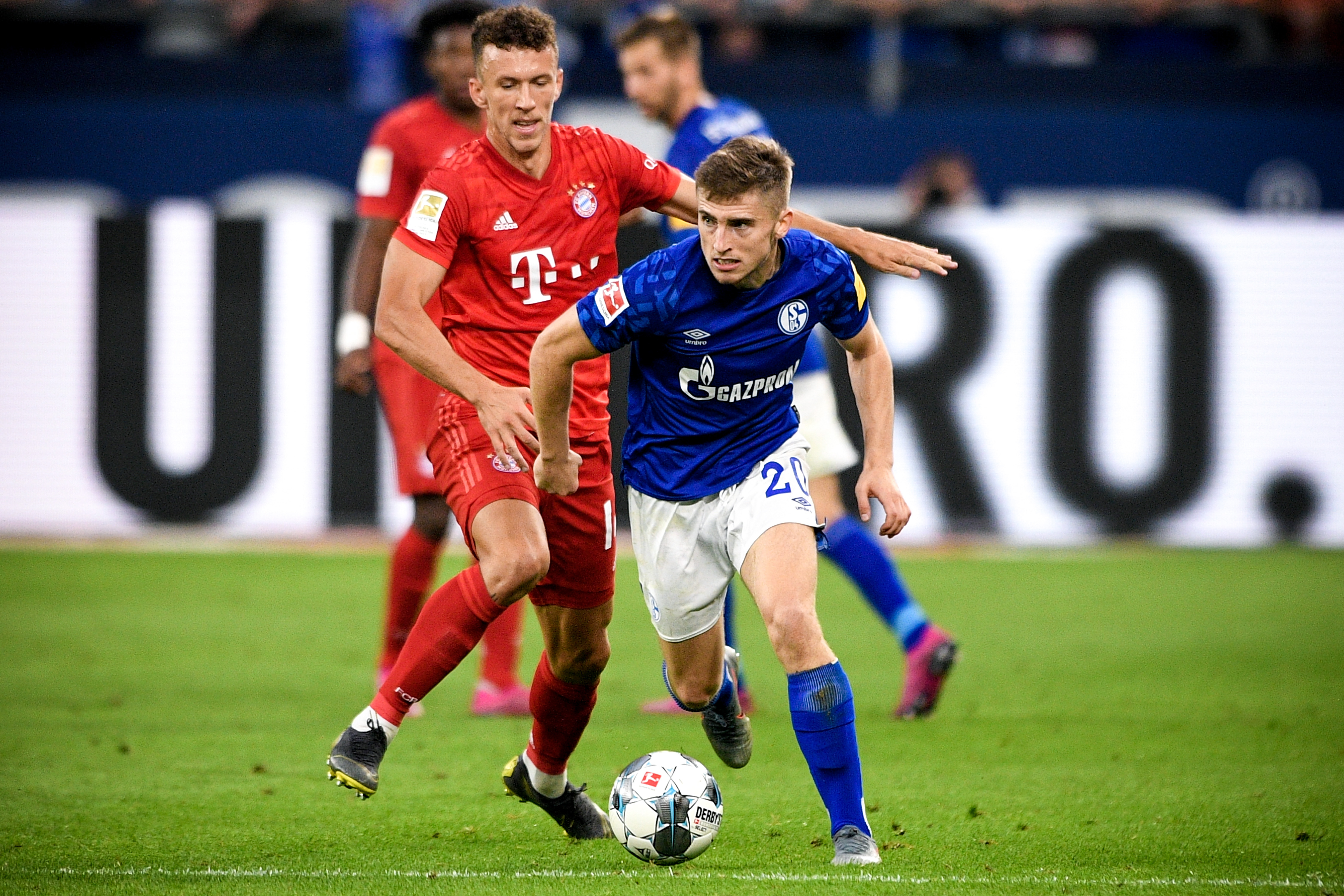 内马尔精彩过人引爆看台（内马尔华丽过人点燃全场）