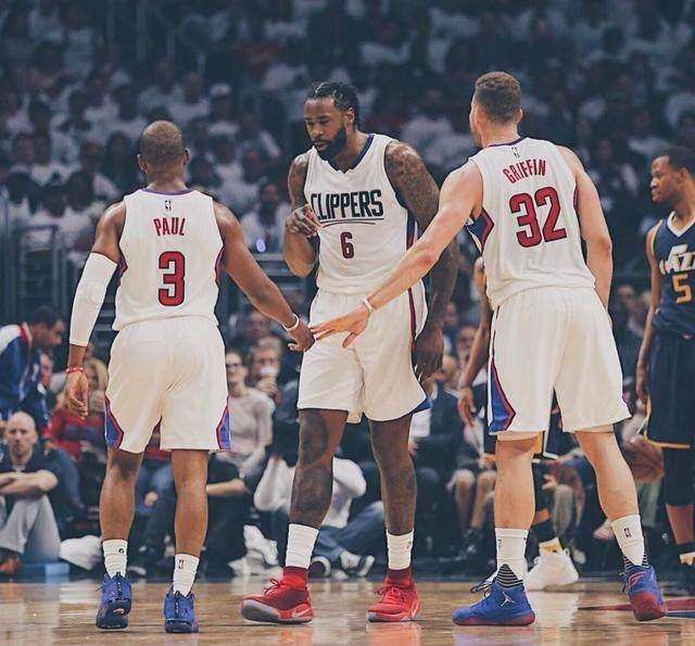 他终于迎来属于自己的夜晚（他的夜晚终于到来）