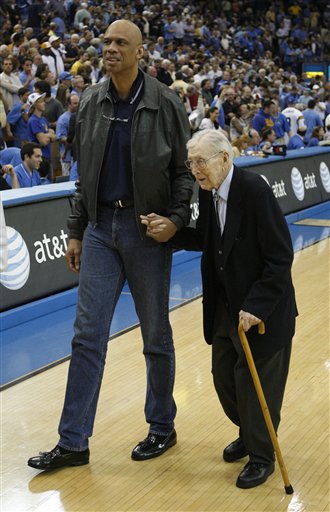 外媒：马来西亚足协就违规归化7名球员被禁赛一事向CAS上诉（外媒：因违规归化7将遭禁，马来西亚足协已向CAS提起上诉）